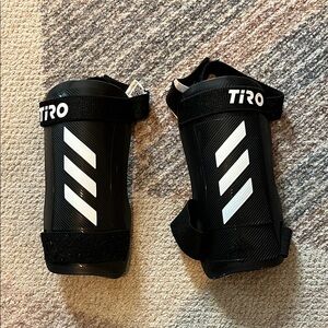🌷Children’s Adidas Tiro Black and White Shin Guards